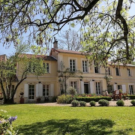 Bourg-CharenteLe Domaine Des Platanes住宿加早餐旅馆 外观 照片
