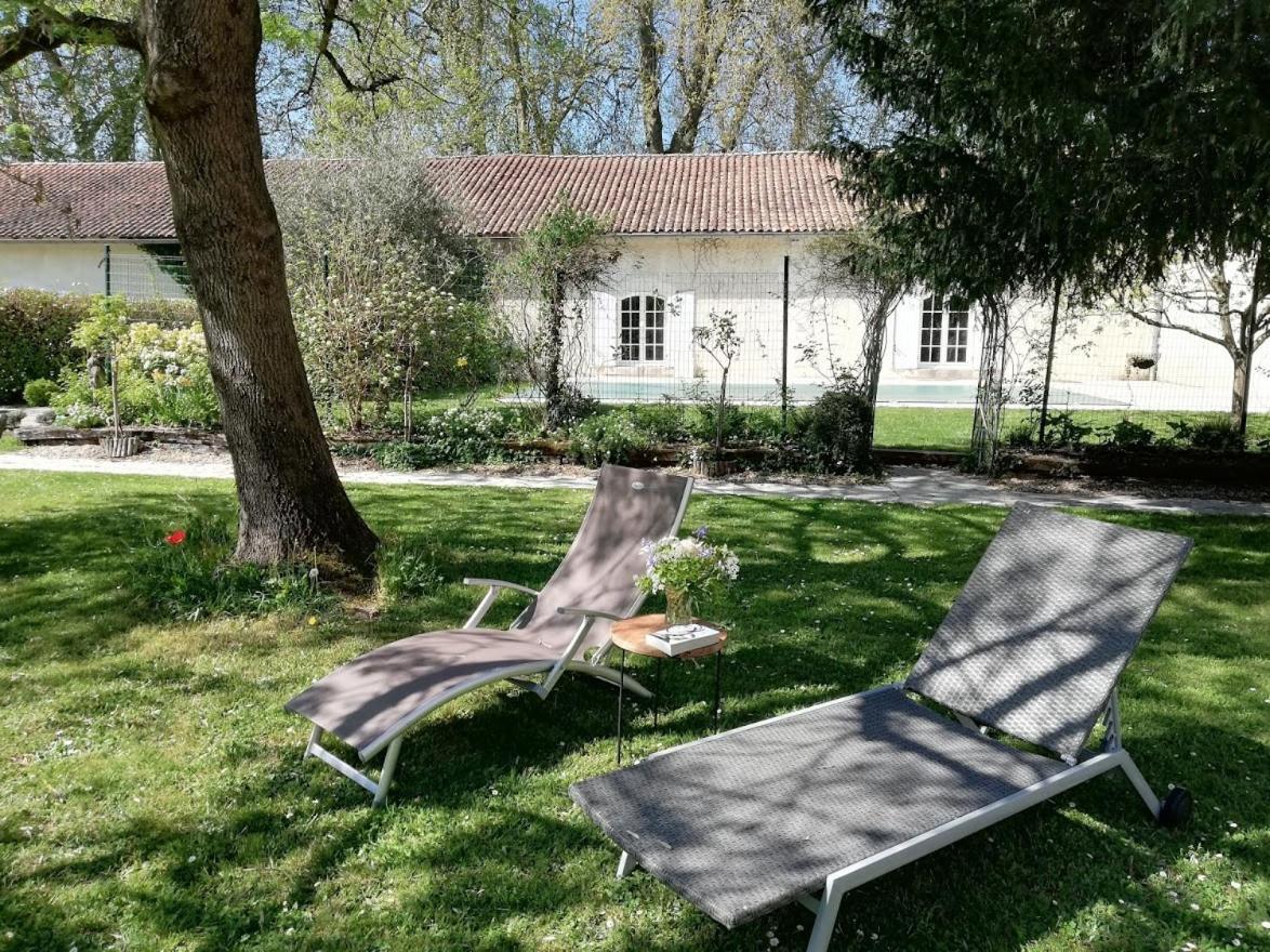 Bourg-CharenteLe Domaine Des Platanes住宿加早餐旅馆 外观 照片