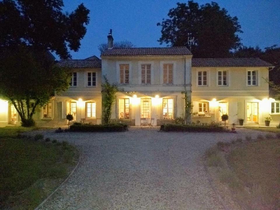 Bourg-CharenteLe Domaine Des Platanes住宿加早餐旅馆 外观 照片