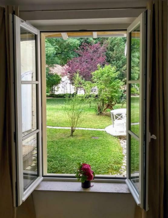Bourg-CharenteLe Domaine Des Platanes住宿加早餐旅馆 外观 照片