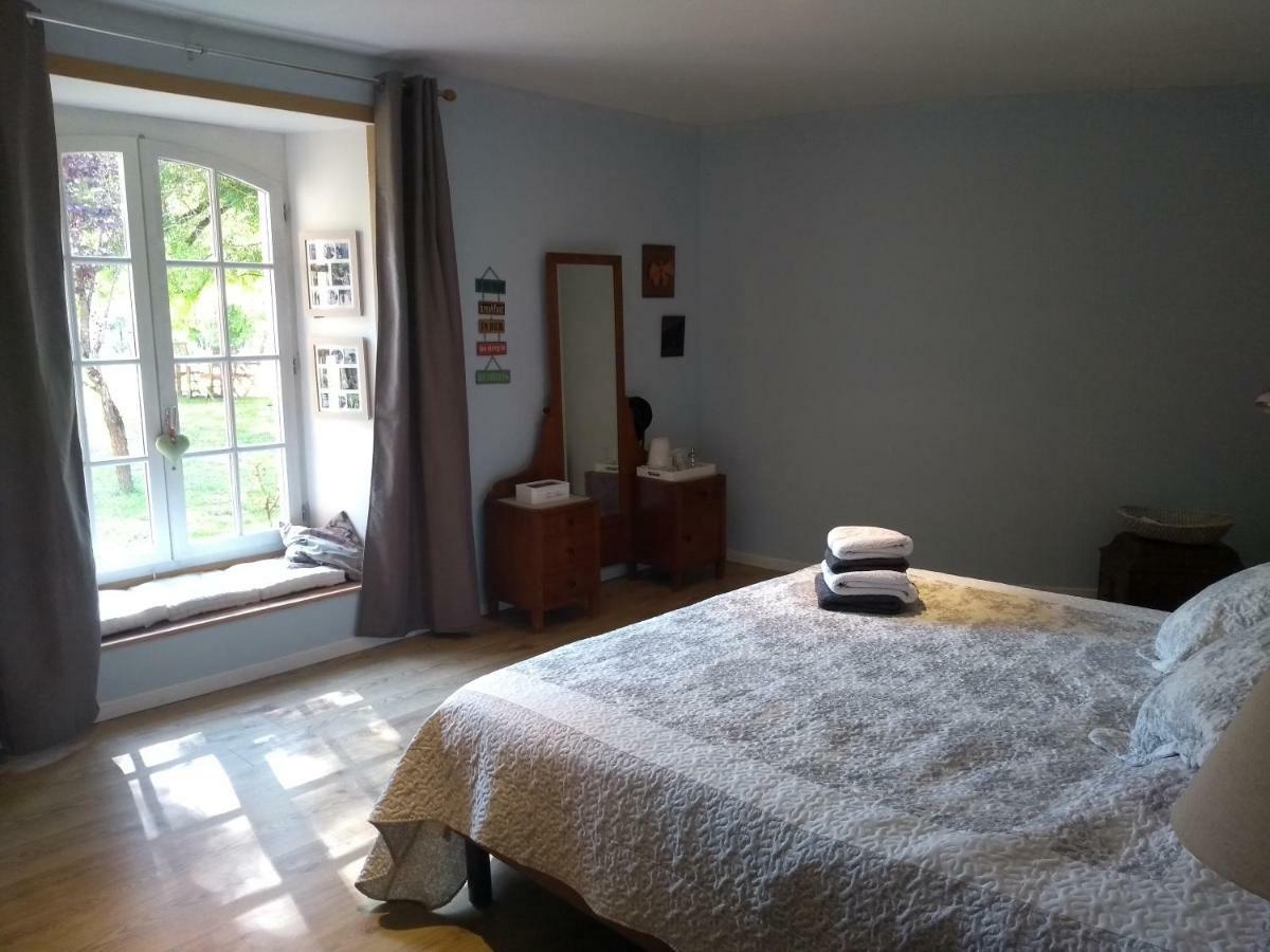 Bourg-CharenteLe Domaine Des Platanes住宿加早餐旅馆 外观 照片